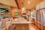 Feather & Fawn Lodge: Kitchen
